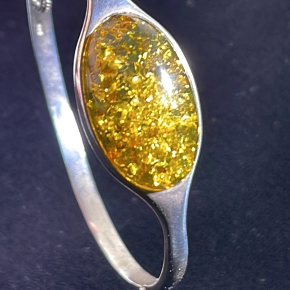 Vintage Jewelry - Silver .925 Green Amber bracelet